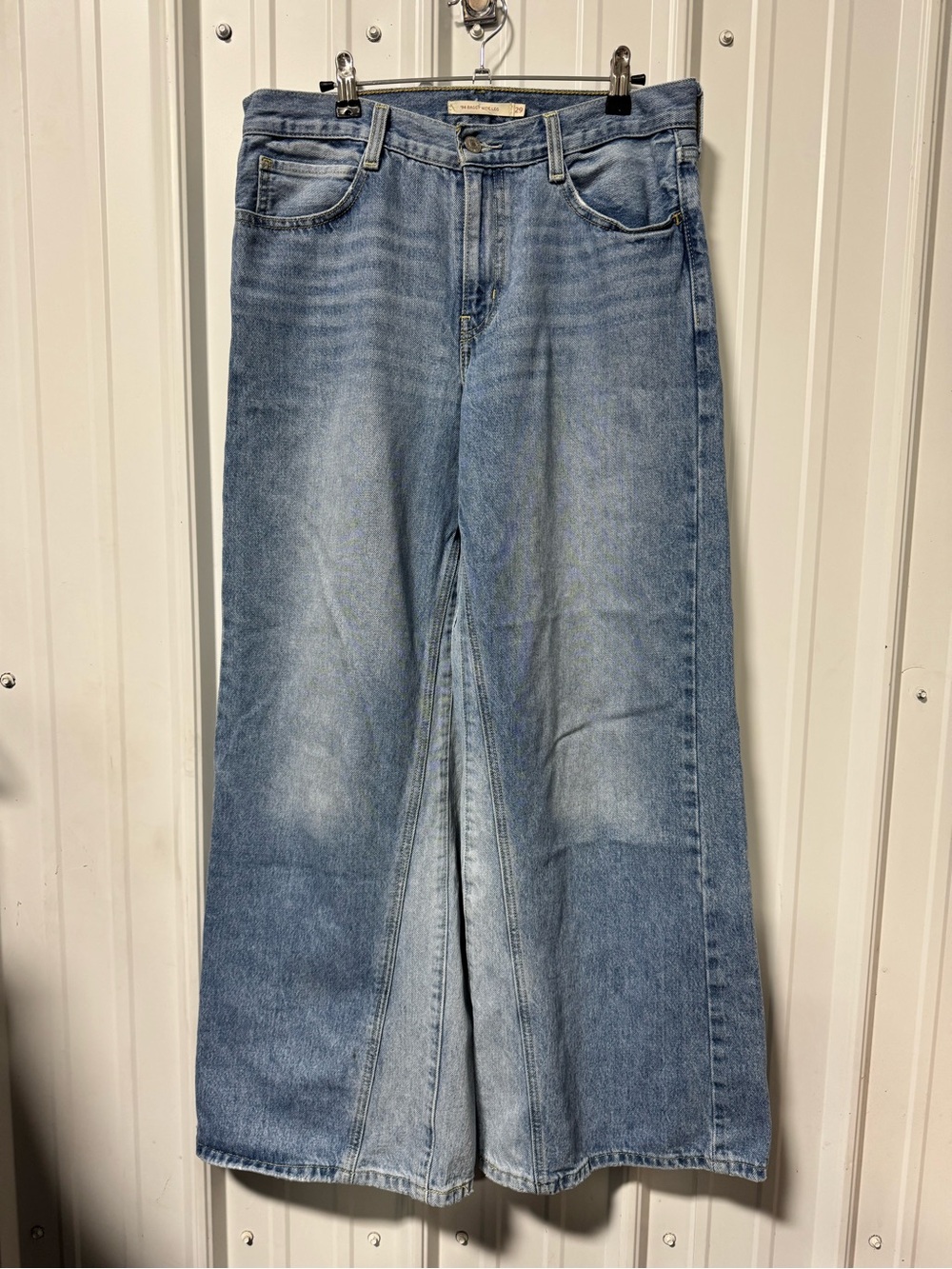 Levi's Women's '94 Spliced Baggy Wide Leg Mid-Rise Jeans Blue light Wash 29 - Picture 1 of 5